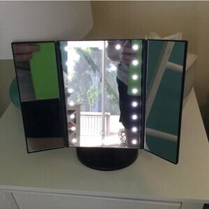 Estelle Beauty Light up Trifold Mirror with Tray